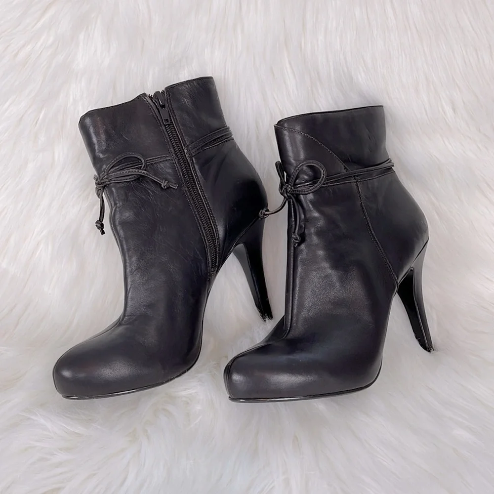 NINE WEST BROWN BOW ACCENT BOOTIES